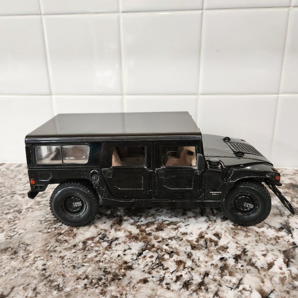 Hummer Model Car 1:18 scale black diecast metal - Picture 4 of 13